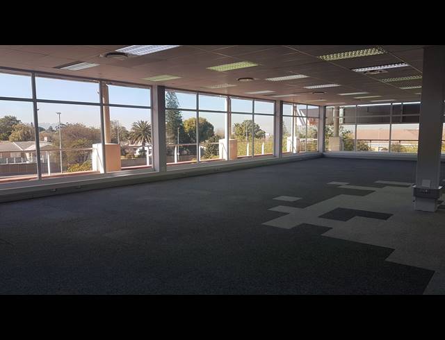1,004M² OFFICE TO LET IN TYGER VALLEY